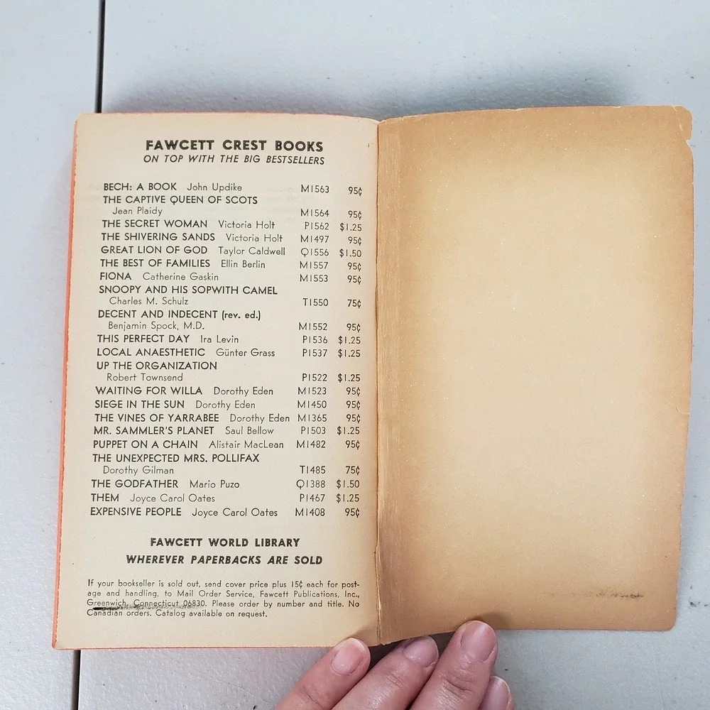 Fawcett Crest alistair maclean